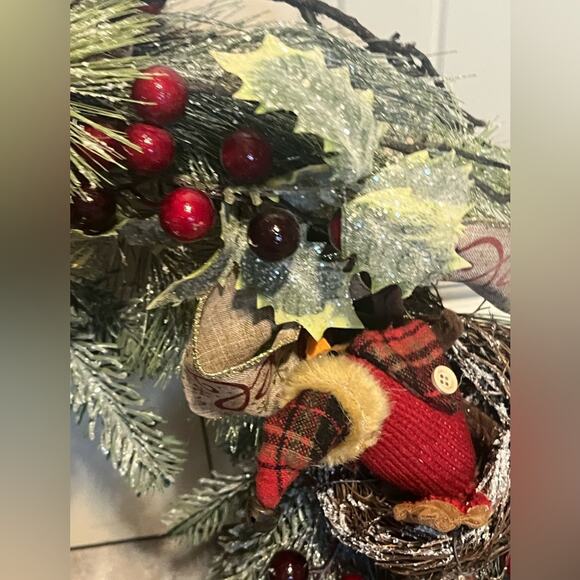 Christmas wreath with birds, poinsettias, cranberries, pine cones - Picture 10 of 11